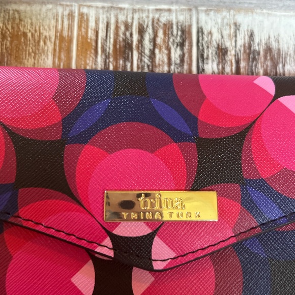 TRINA TURK pink flower chain wallet - Picture 3 of 11